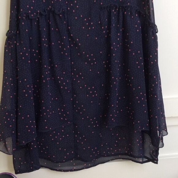 𝅺RUFFLED SLEEVELESS TOP - Picture 3 of 3